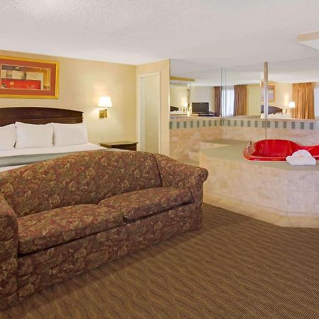 Days Inn By Wyndham Silver Spring Eksteriør bilde