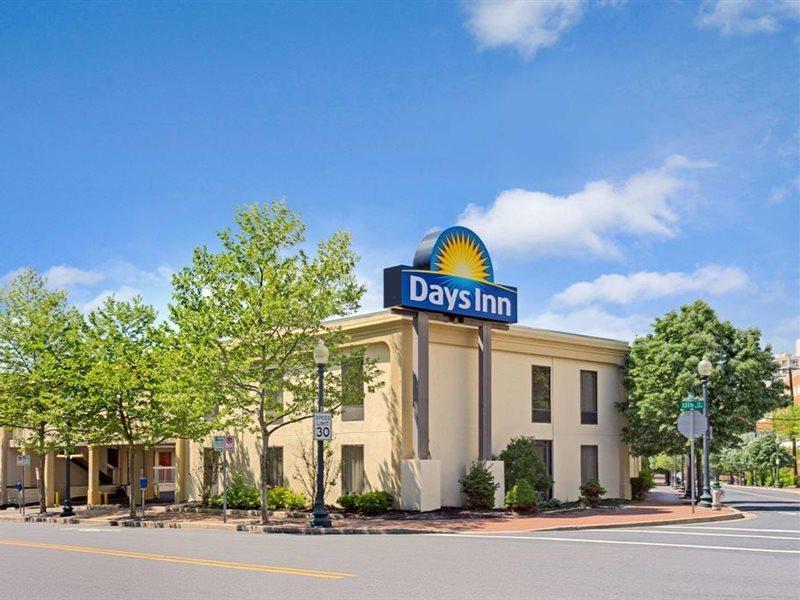 Days Inn By Wyndham Silver Spring Eksteriør bilde