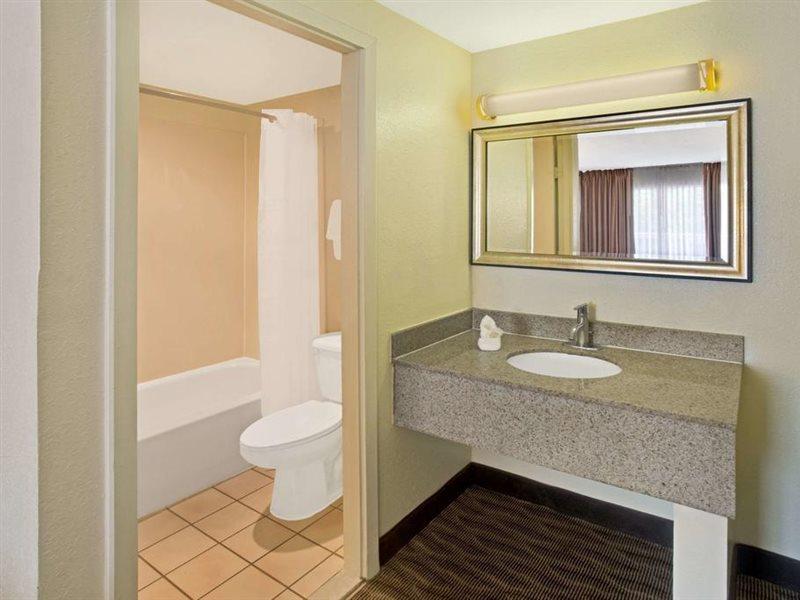 Days Inn By Wyndham Silver Spring Eksteriør bilde