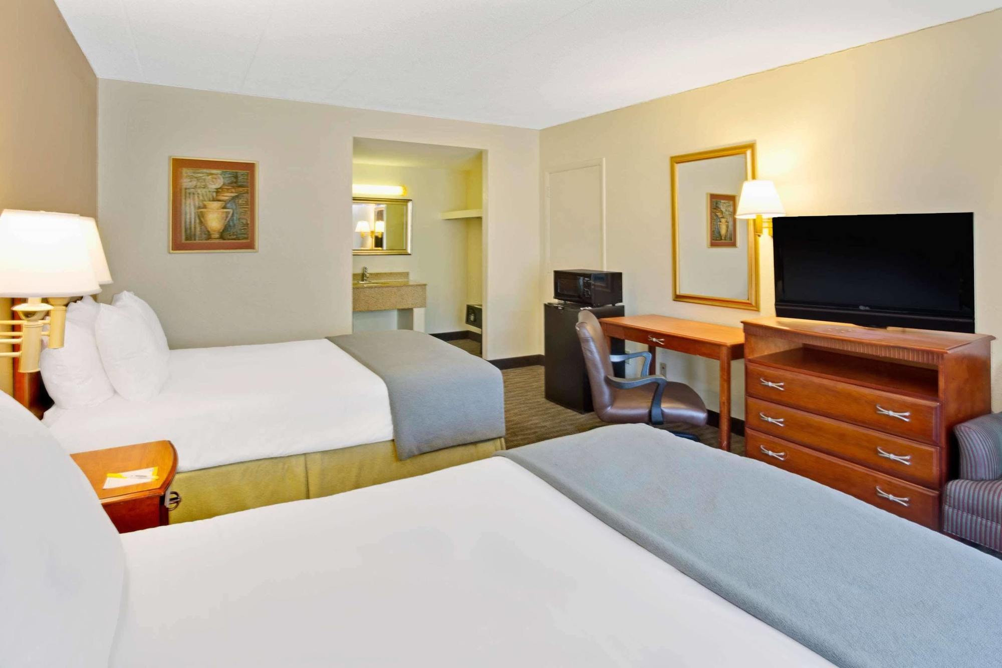 Days Inn By Wyndham Silver Spring Eksteriør bilde